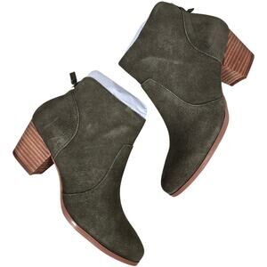Violet & Red Olive Cupid Bootie Stacked Block Heel‎ 6 NWT